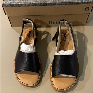 Born Inlet Women's Black Leather Sandals Size 6 NWT in Box
